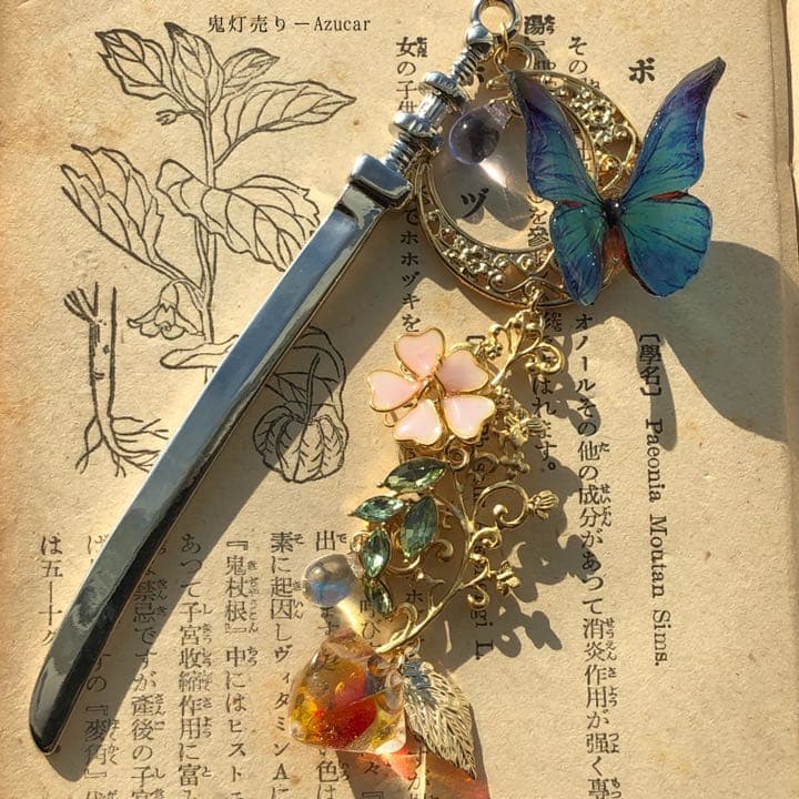 桜と蝶舞う夜に。　モルフォ蝶と鬼灯と桜　刀かんざし　和装小物