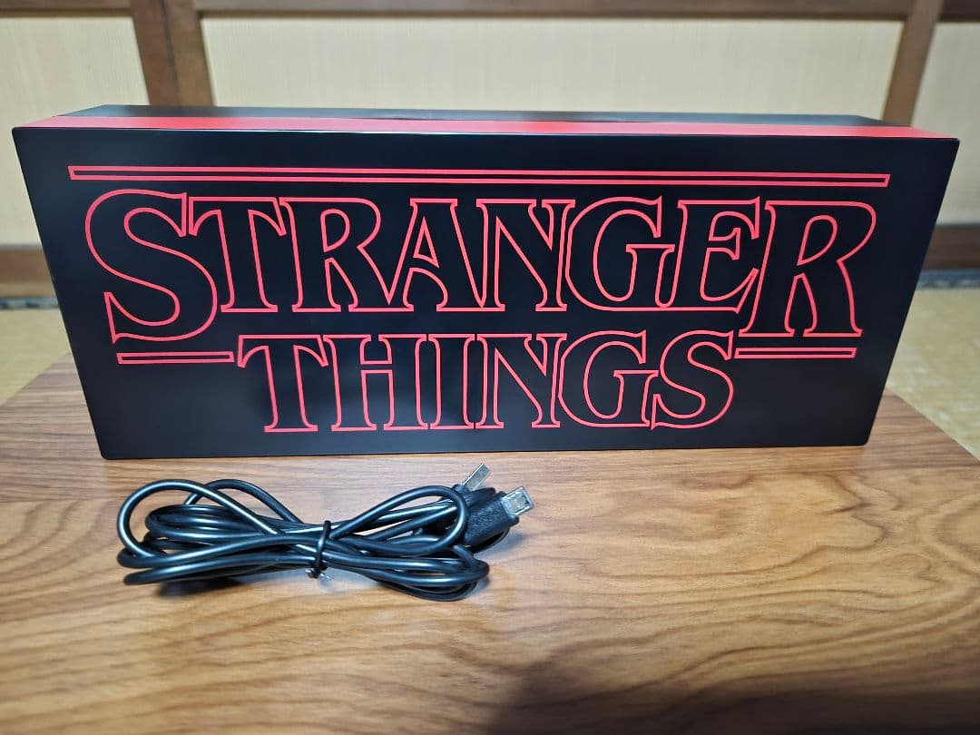 ストレンジャーシングス　ロゴライト