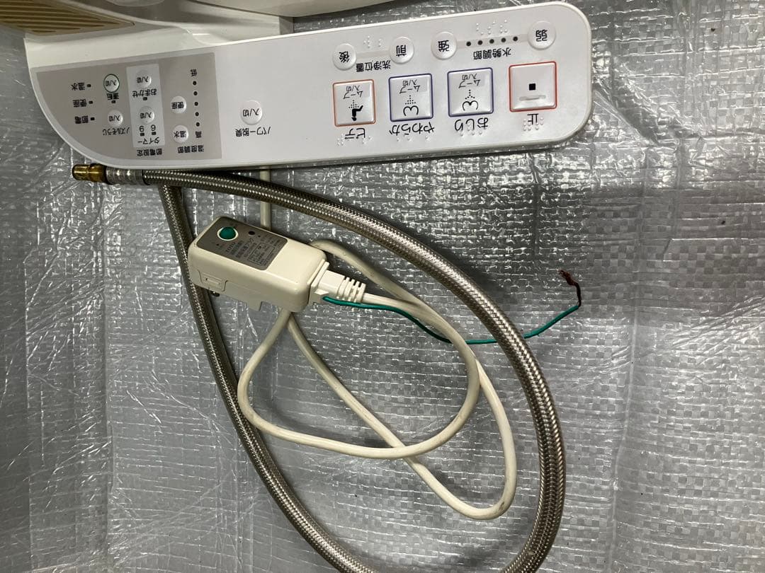 ジ*ン様 TOTO ウォシュレットSB TCF6220 白　中古　洗浄、動作確認