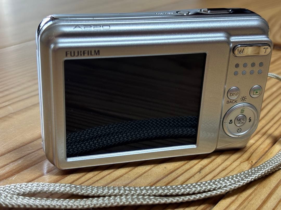 FUJIFILM /A220 12.2メガピクセル コンパクトデジタルカメラ