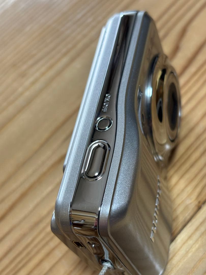 FUJIFILM /A220 12.2メガピクセル コンパクトデジタルカメラ
