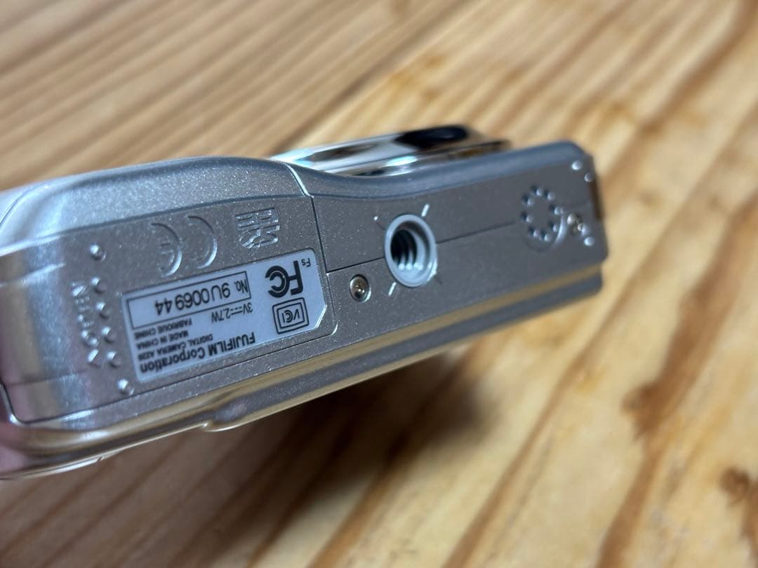 FUJIFILM /A220 12.2メガピクセル コンパクトデジタルカメラ