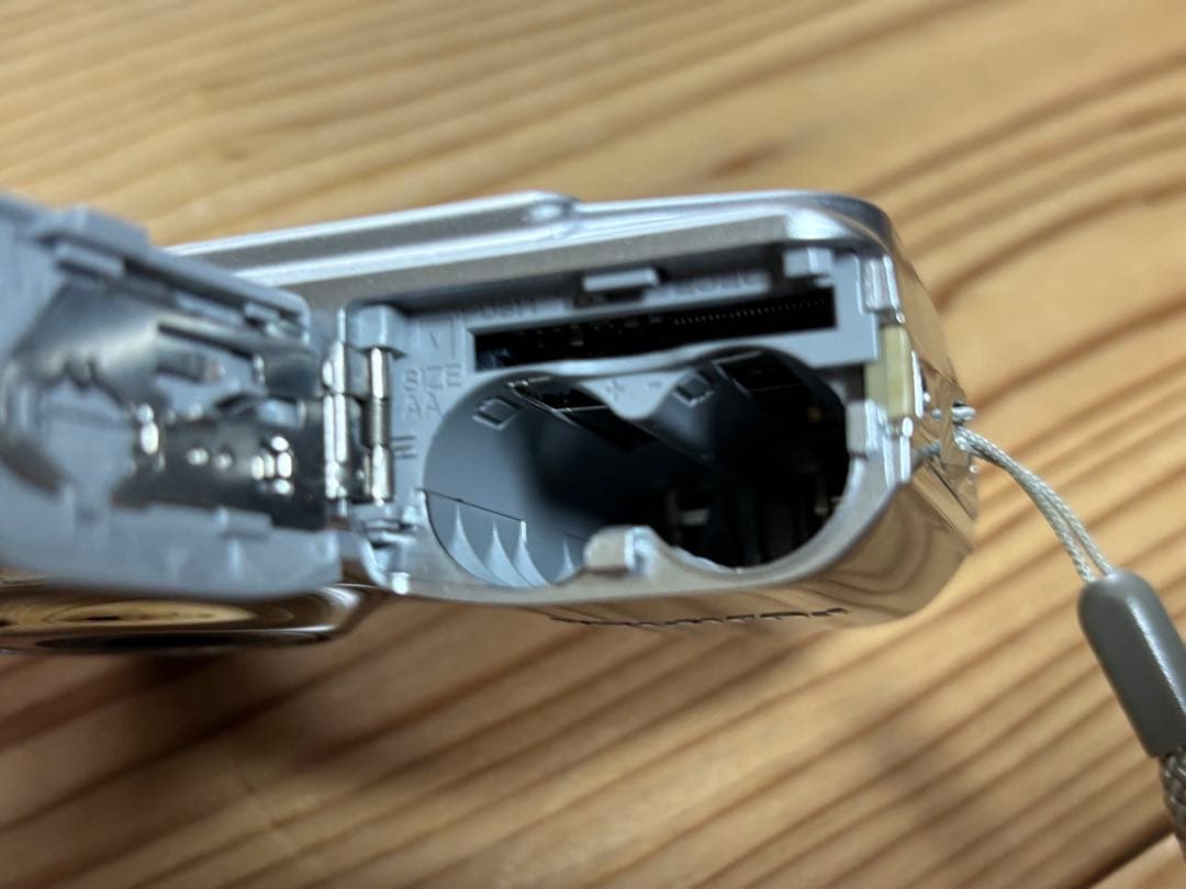 FUJIFILM /A220 12.2メガピクセル コンパクトデジタルカメラ