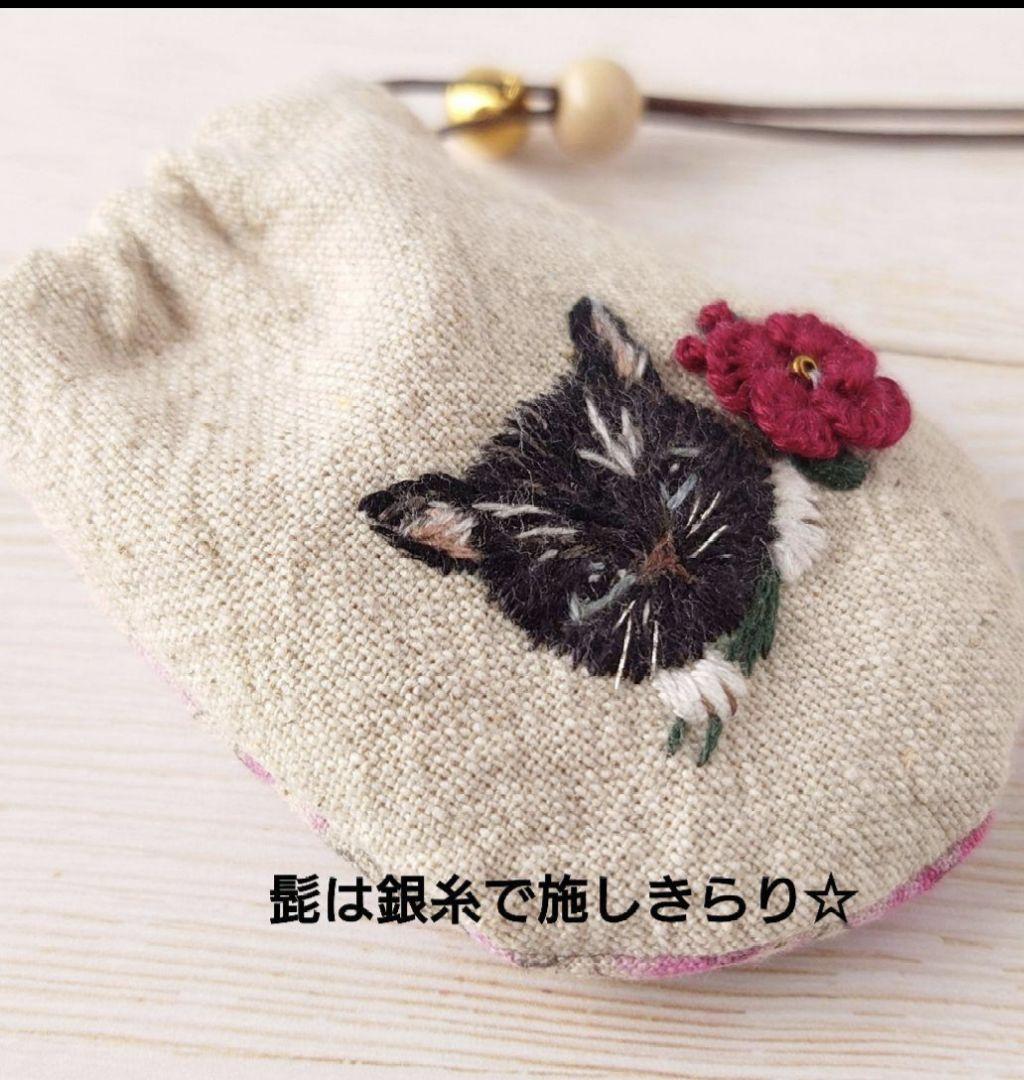 ちっちゃなりんりんお守りサシェ /巾着サシェ【黒猫と赤い花】