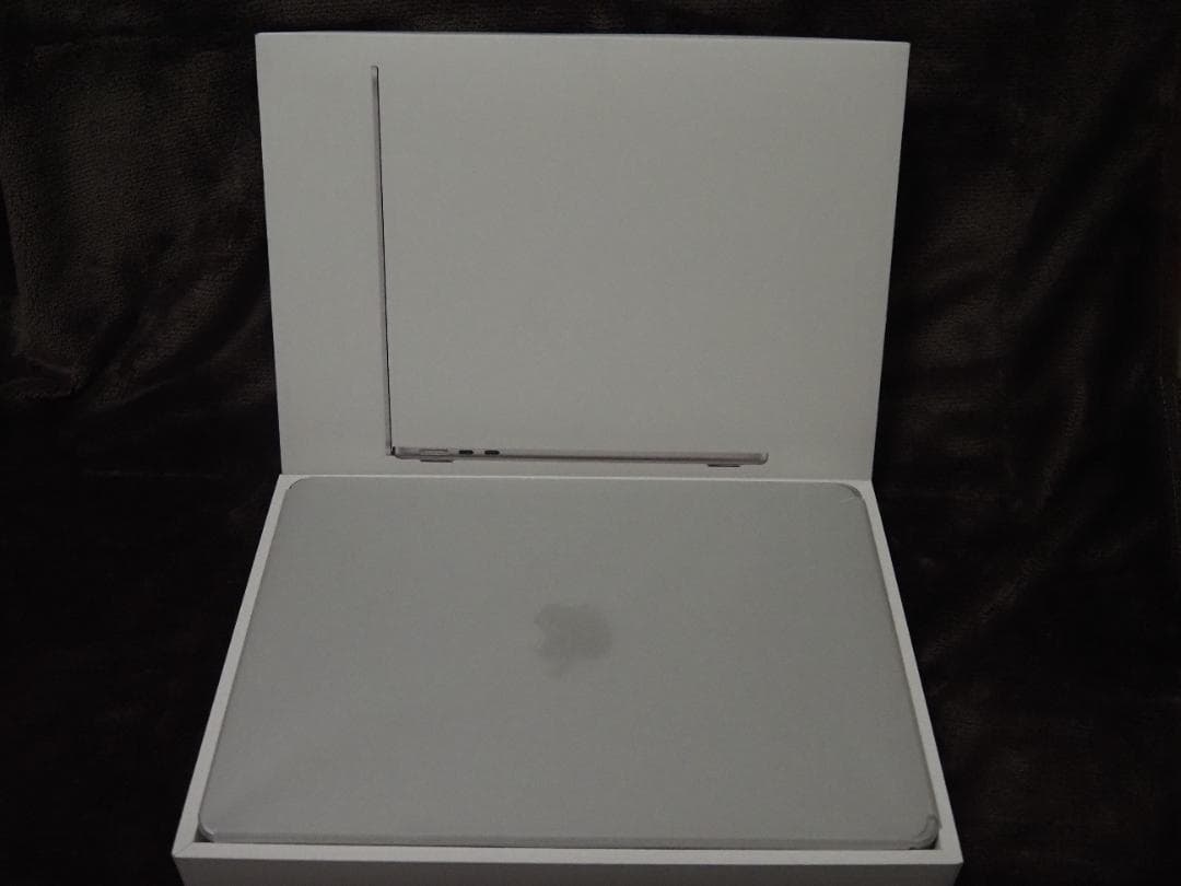 MacBook Air M4 2025年モデル13.6インチ MW0X3J/A