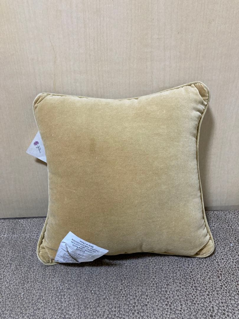 Heirloom Needlepoint Collection クッション