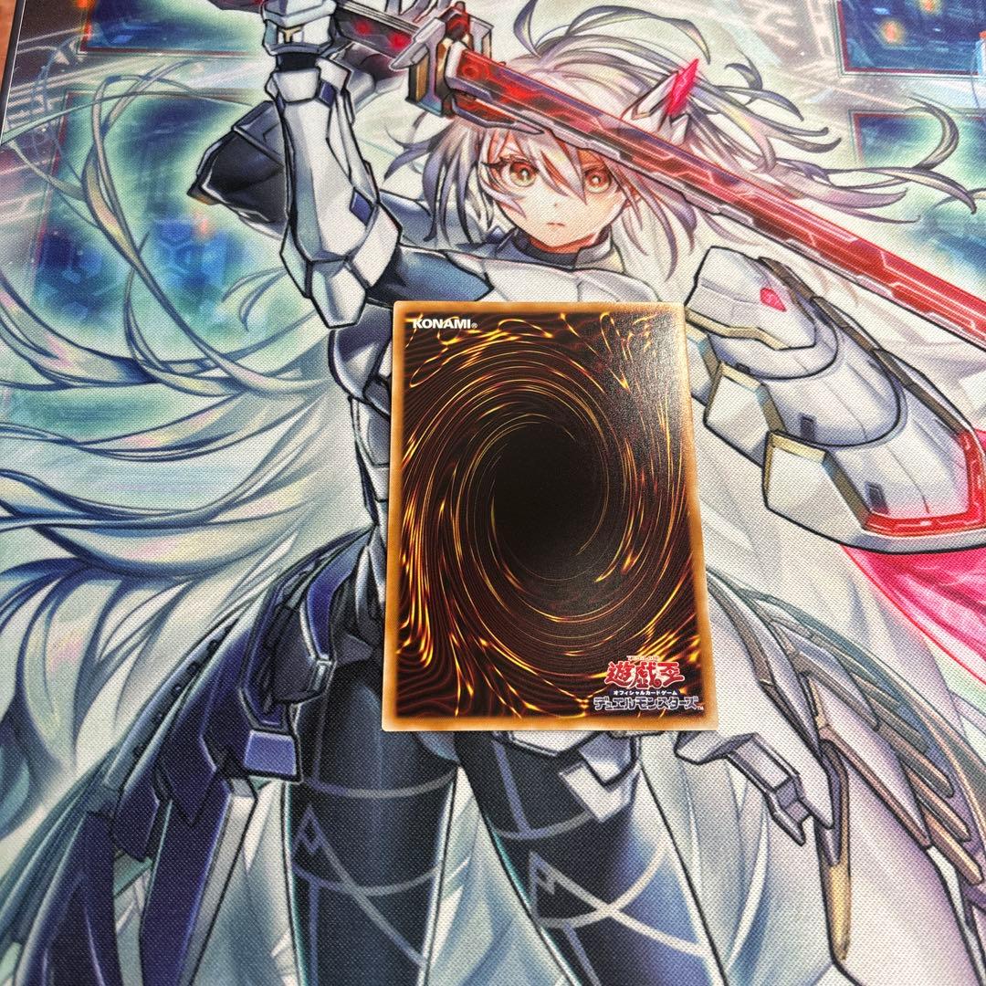 王のしもべ　ブラックマジシャン　オーバーフレームプリズマ　日版　本物