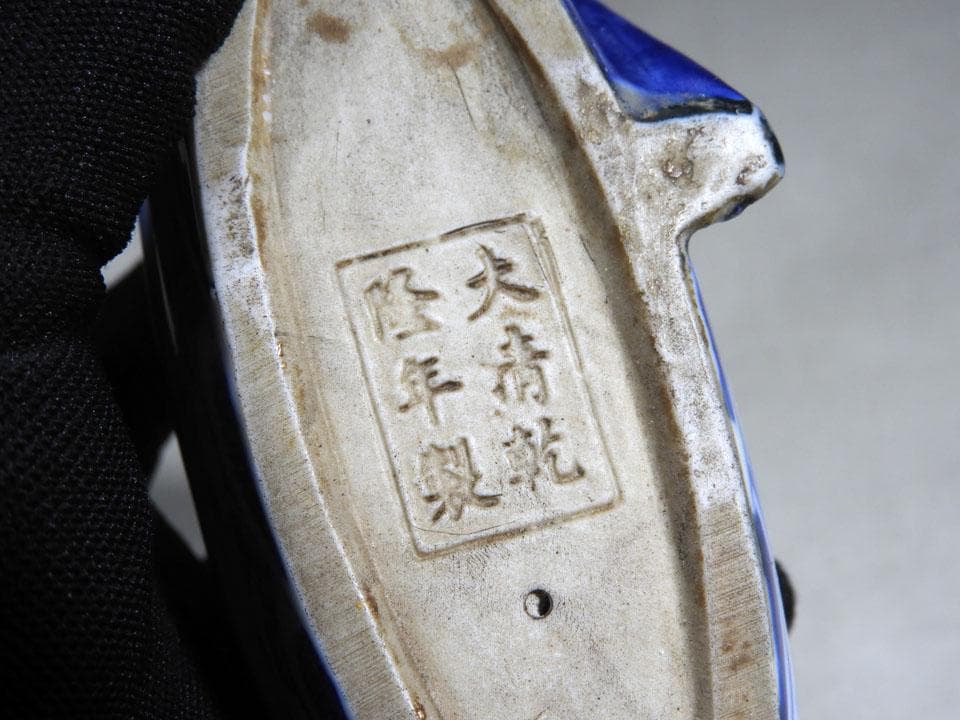 ●中国美術 大清乾隆年製 青花 染付 舟形置物 船 楼閣 唐子 黄布 桐箱入