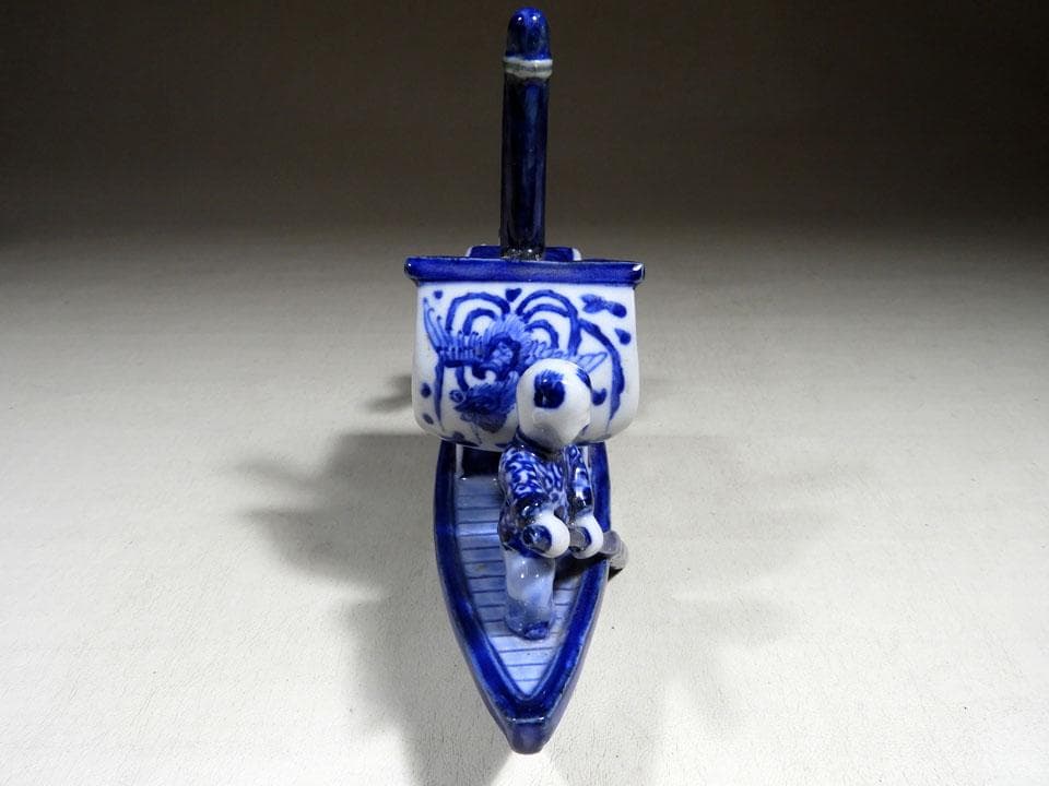 ●中国美術 大清乾隆年製 青花 染付 舟形置物 船 楼閣 唐子 黄布 桐箱入