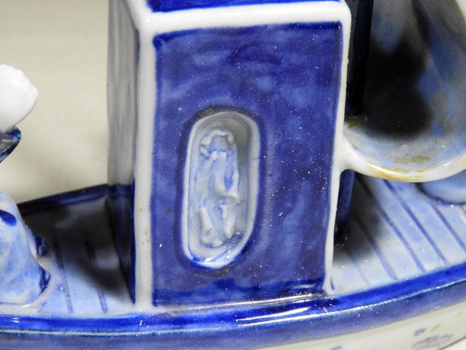 ●中国美術 大清乾隆年製 青花 染付 舟形置物 船 楼閣 唐子 黄布 桐箱入