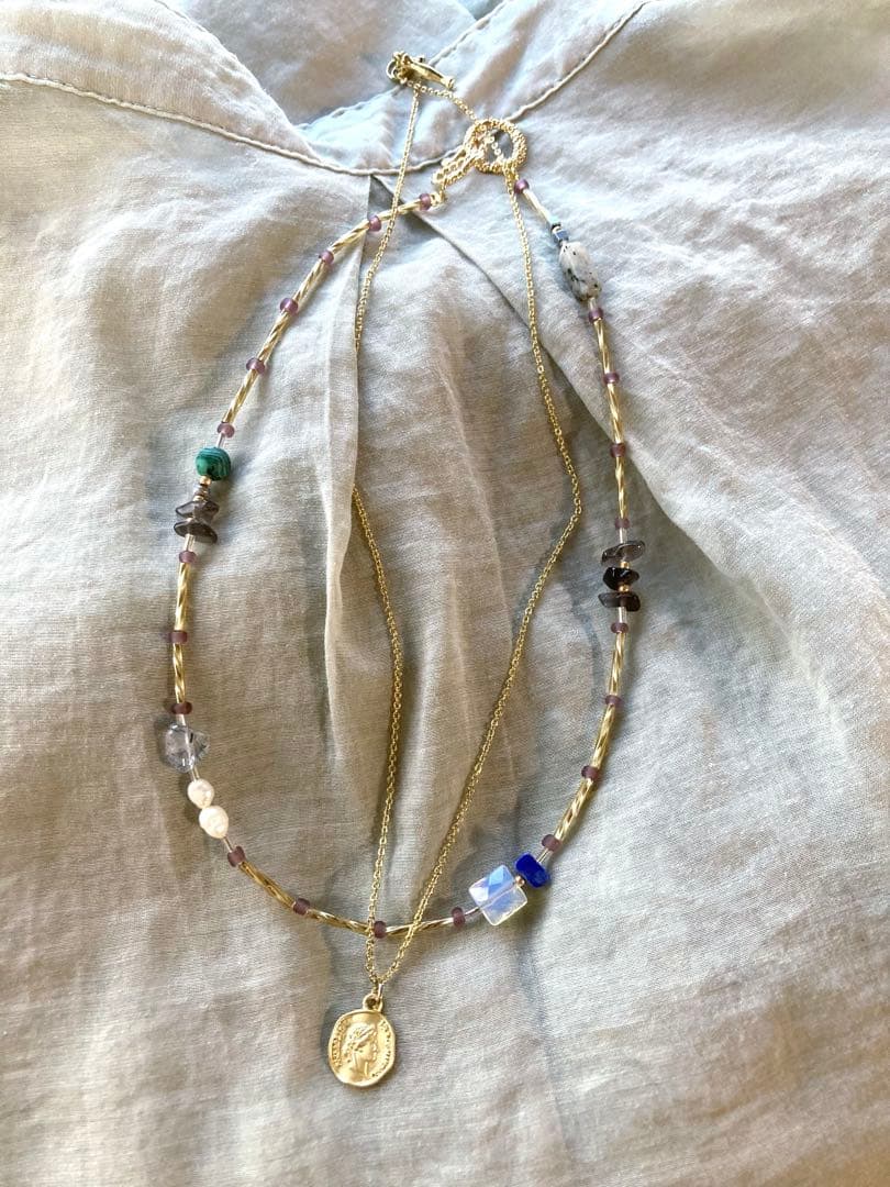 no.49 ライトオパールとケシパールの花冠クラスプネックレス