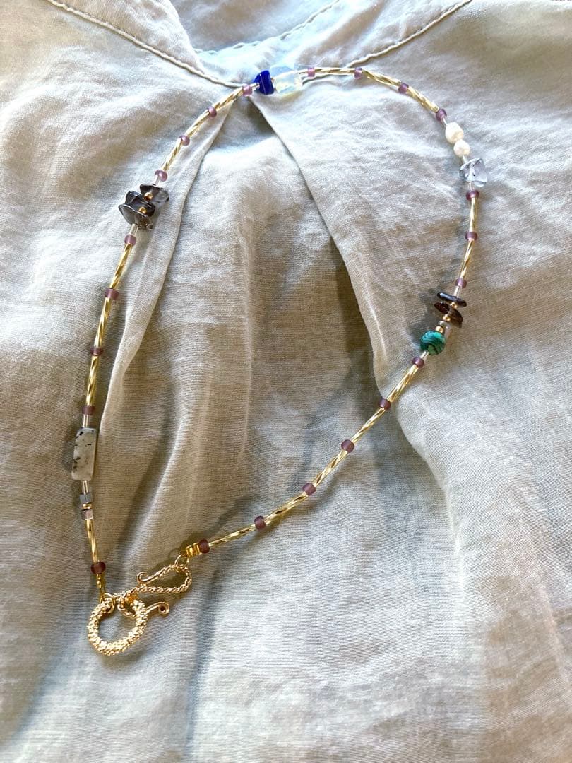 no.49 ライトオパールとケシパールの花冠クラスプネックレス