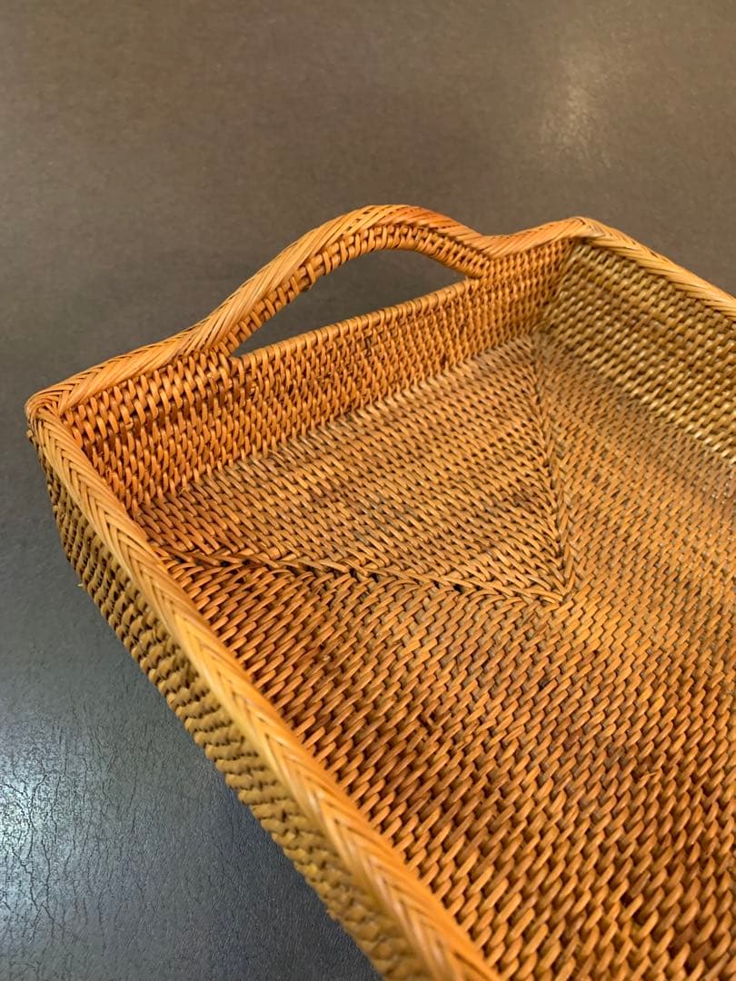 取手付きトレー　アタ製品