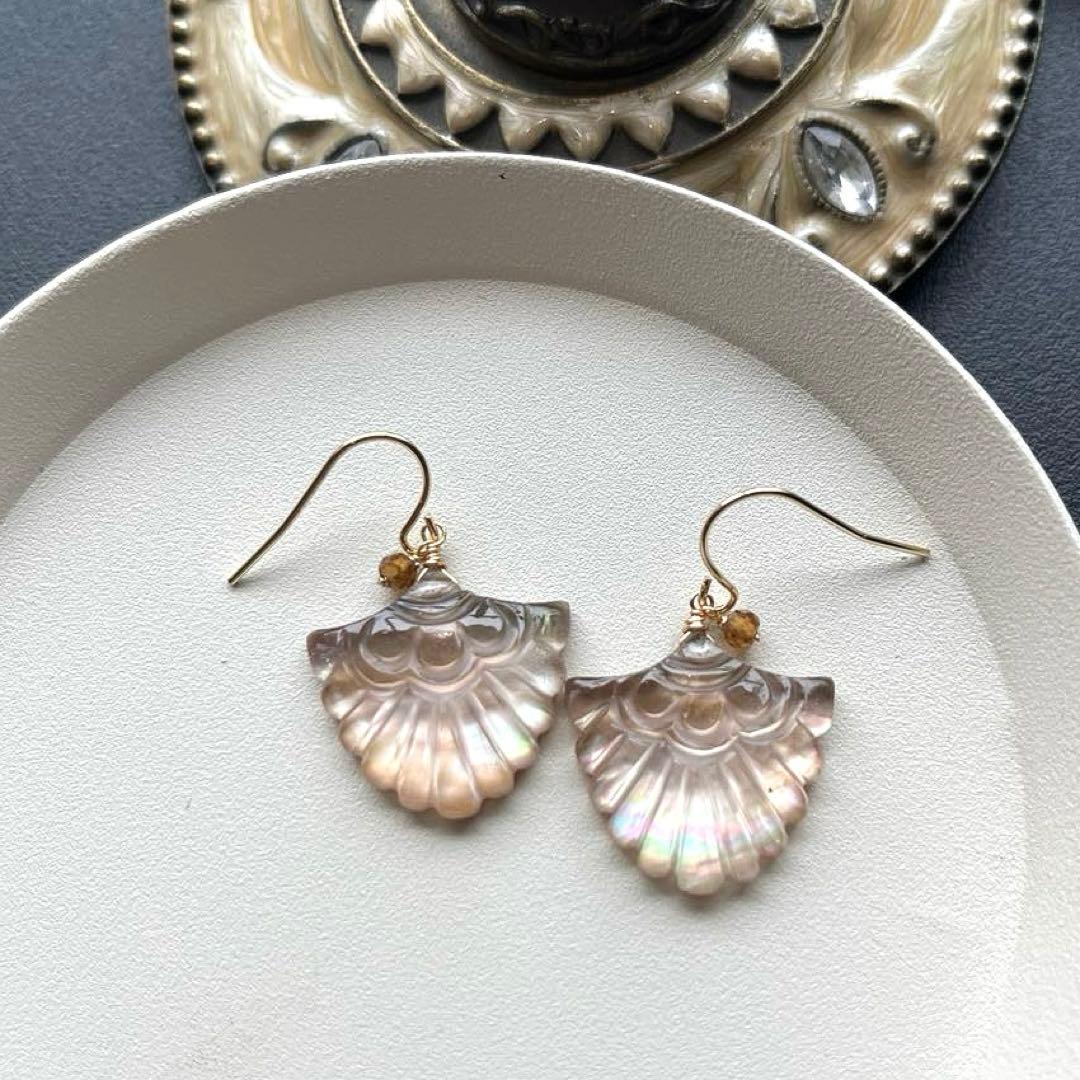 ブラウンMOP＆水晶ダブレットカービング＊ピアスorイヤリング