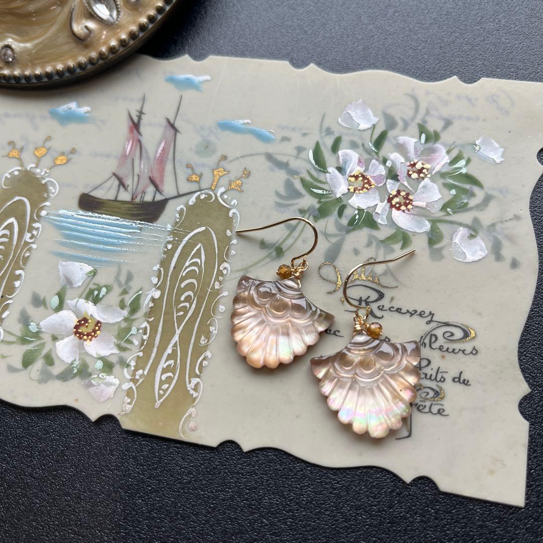 ブラウンMOP＆水晶ダブレットカービング＊ピアスorイヤリング