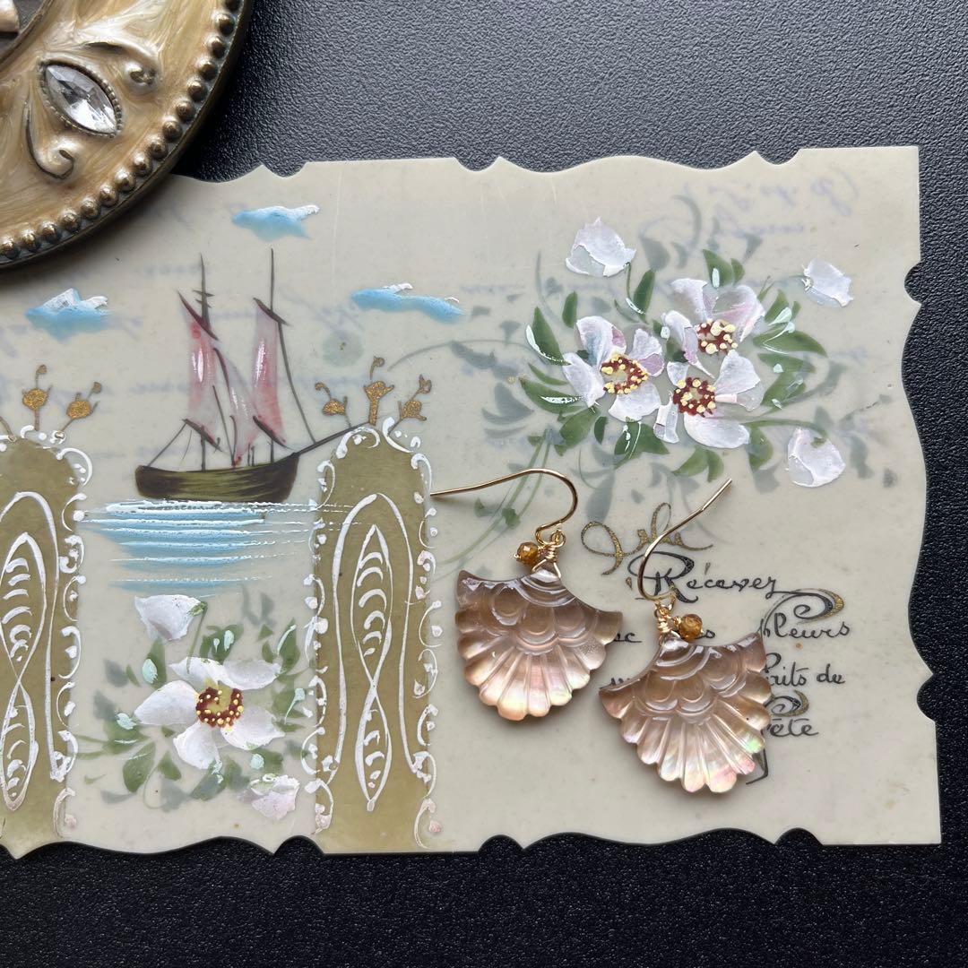 ブラウンMOP＆水晶ダブレットカービング＊ピアスorイヤリング