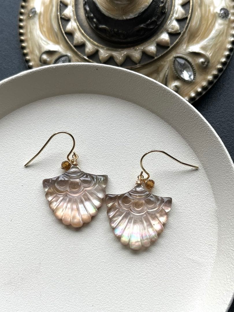 ブラウンMOP＆水晶ダブレットカービング＊ピアスorイヤリング