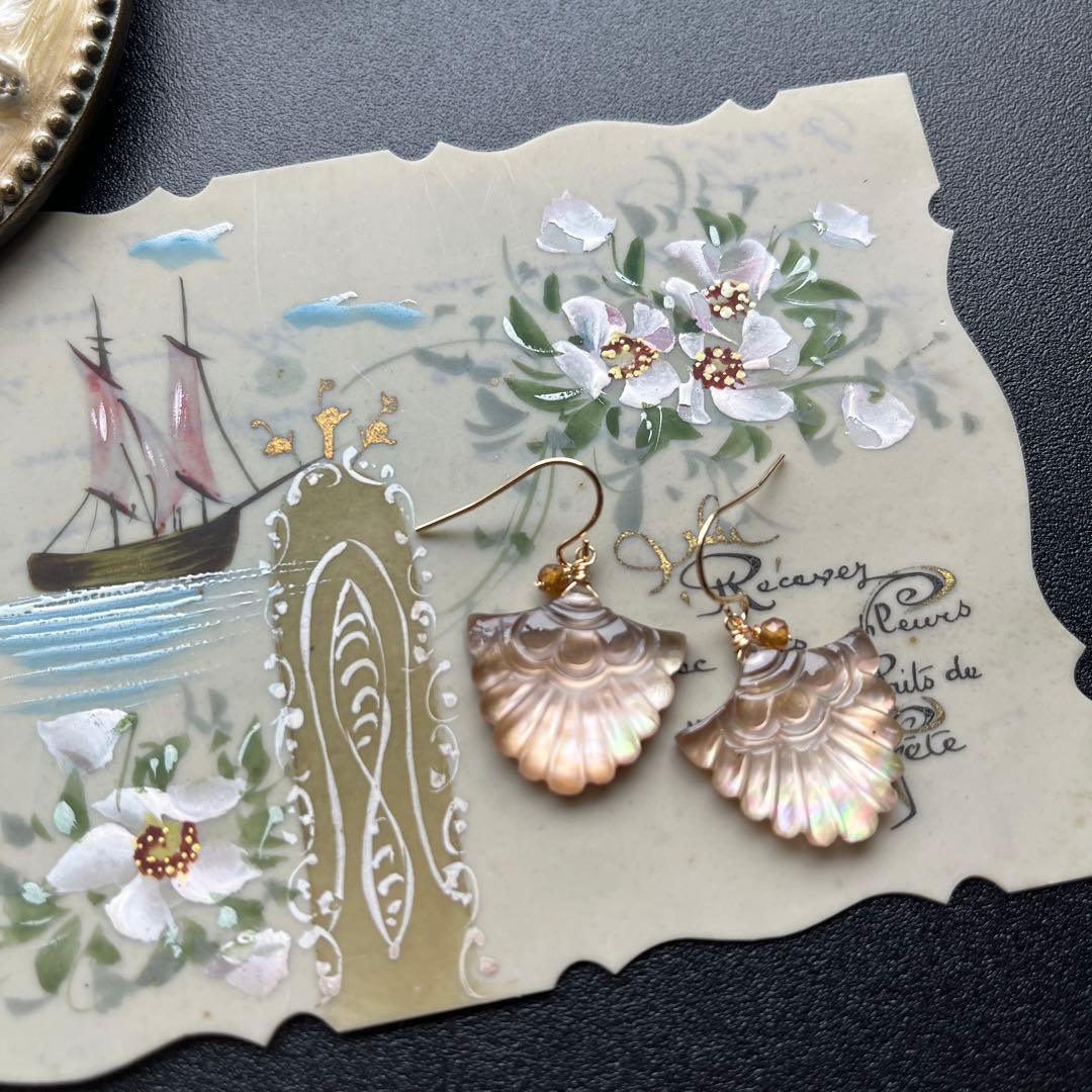 ブラウンMOP＆水晶ダブレットカービング＊ピアスorイヤリング