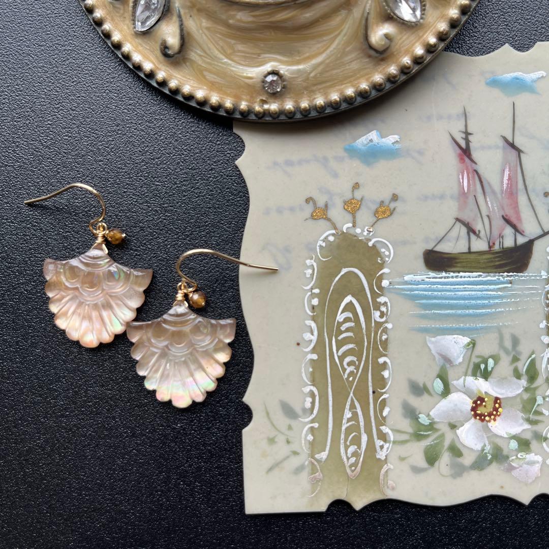 ブラウンMOP＆水晶ダブレットカービング＊ピアスorイヤリング