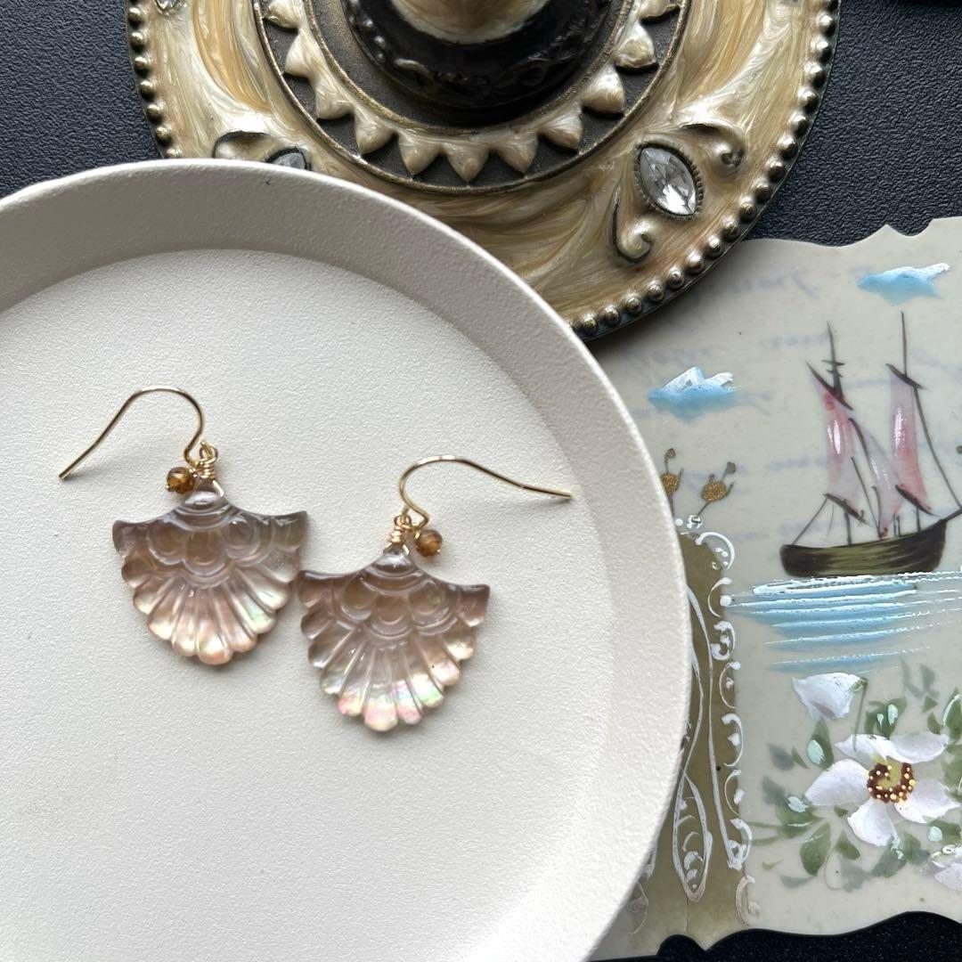 ブラウンMOP＆水晶ダブレットカービング＊ピアスorイヤリング