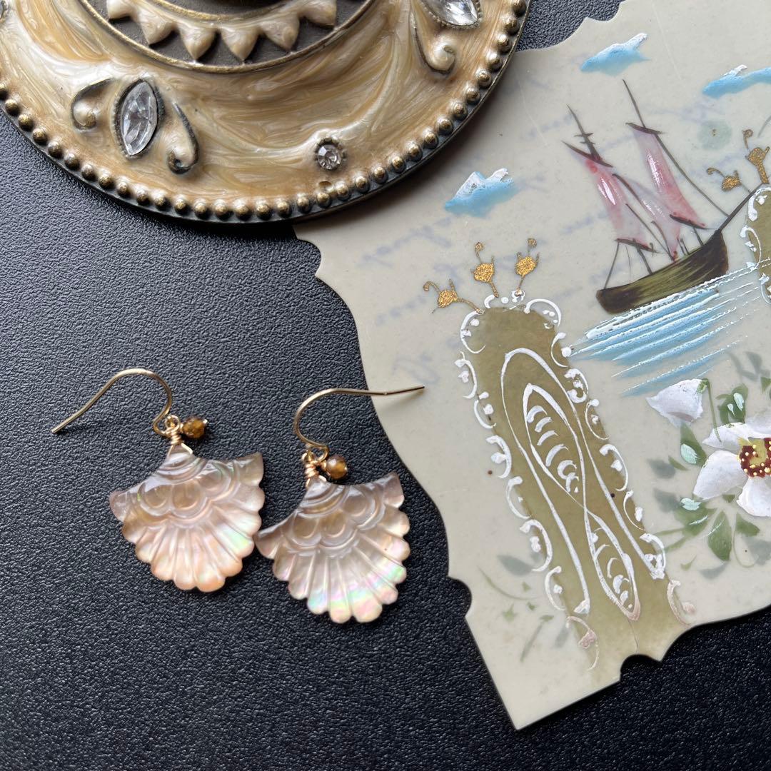 ブラウンMOP＆水晶ダブレットカービング＊ピアスorイヤリング