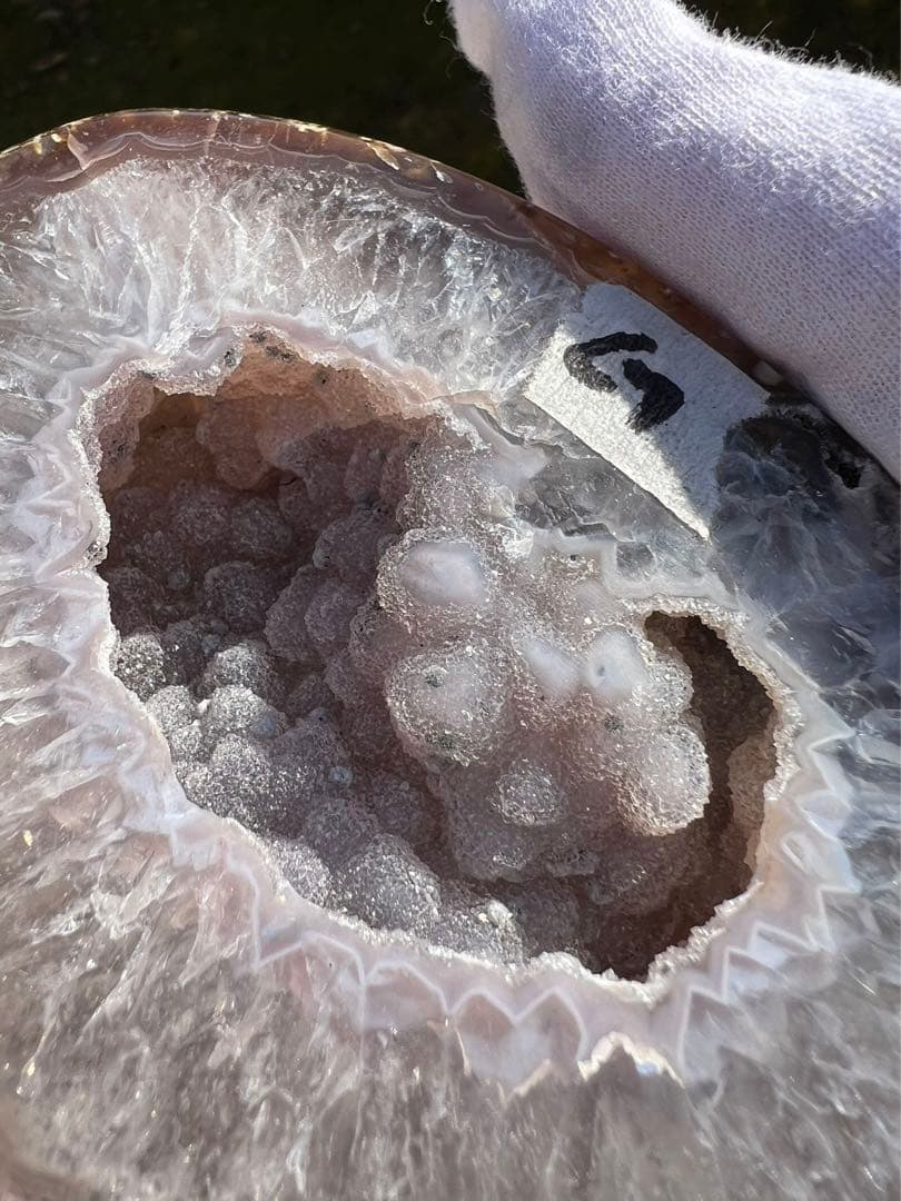 C7トレジャーメノウ 台付き 瑪瑙 風水 聚宝盆アゲート