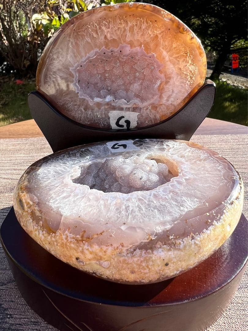 C7トレジャーメノウ 台付き 瑪瑙 風水 聚宝盆アゲート