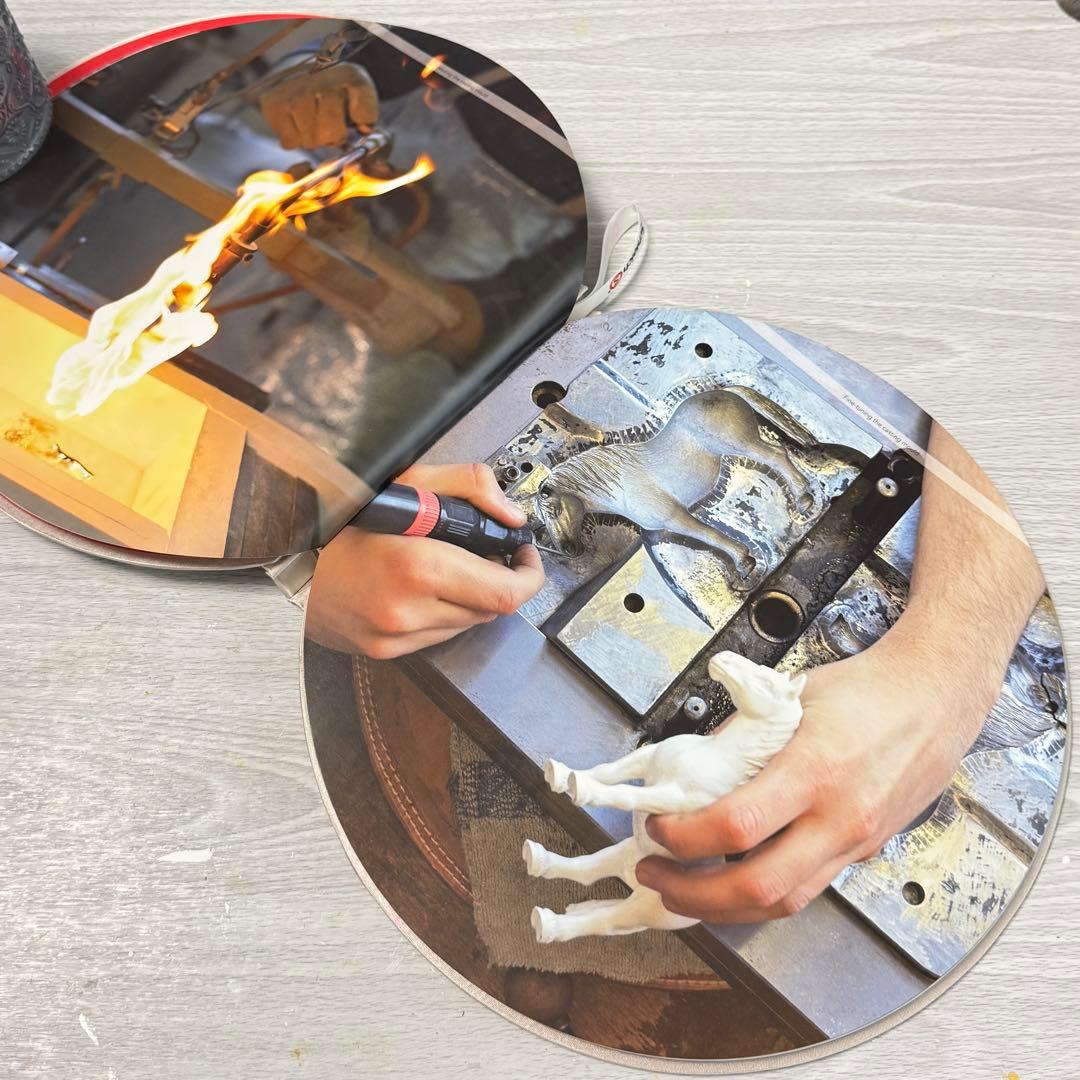 【レア】シュライヒ（Schleich）75周年記念ブック/アニマルフィギュア付き