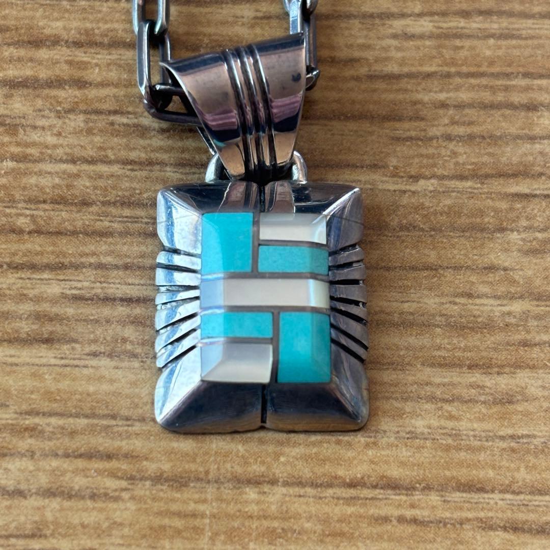 インディアンジュエリー　チェスターベナリー　ネックレス　ターコイズ　インレイ