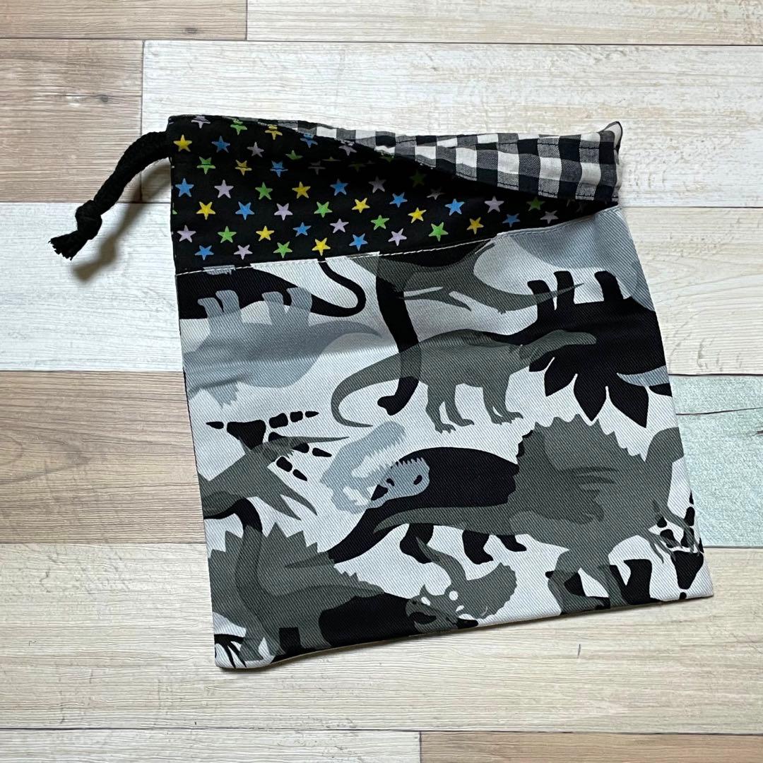 ハンドメイド★グレー。恐竜。ミリタリージェラシック柄×星柄切替片側紐出し巾着
