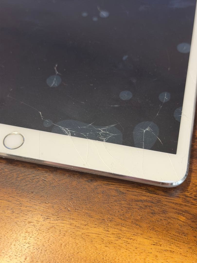 か*と様 iPad Pro 10.5インチ　256GB 画面割れ有り　使用可能