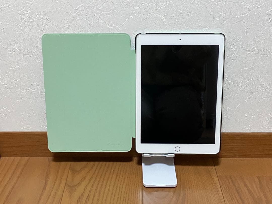 【美品】Apple iPad 第6世代 本体 シルバー 32GB