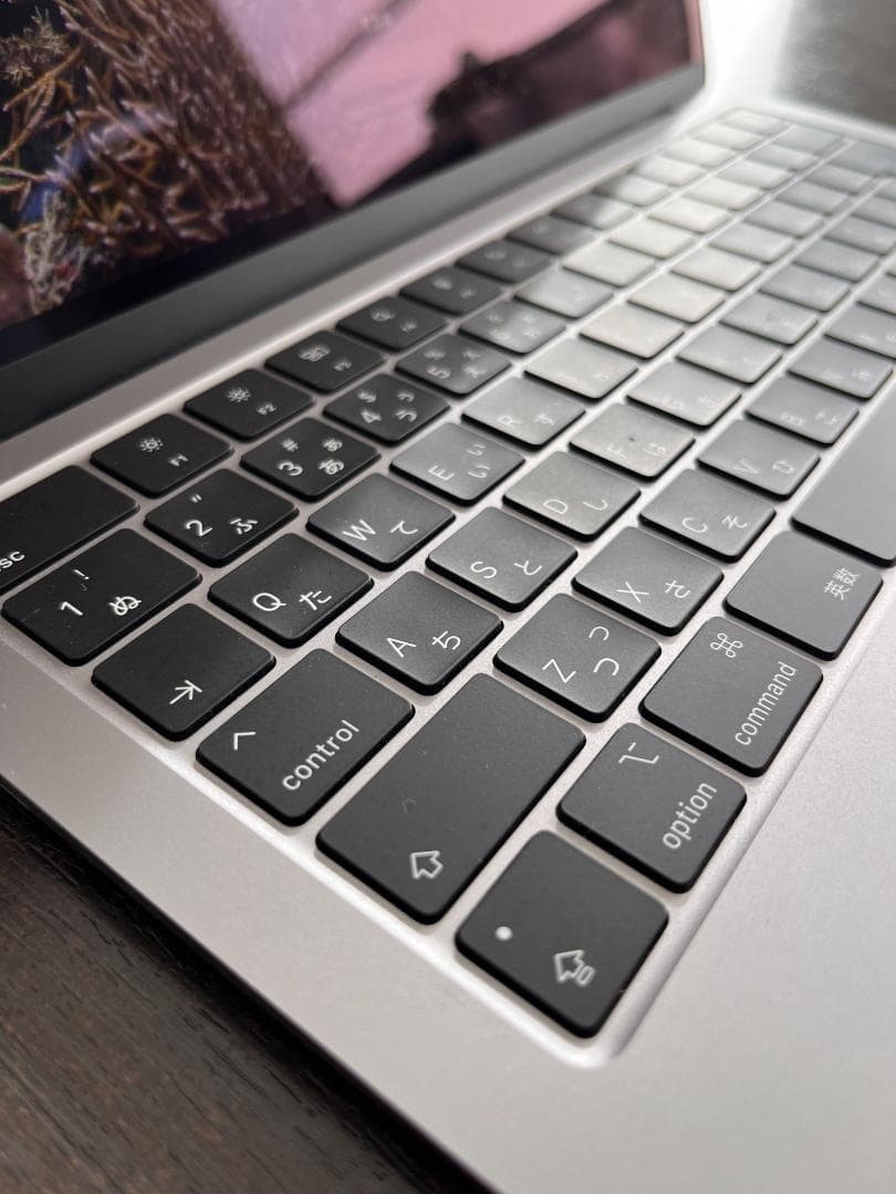 【極美品】M2チップ搭載MacBook Air - スペースグレイ