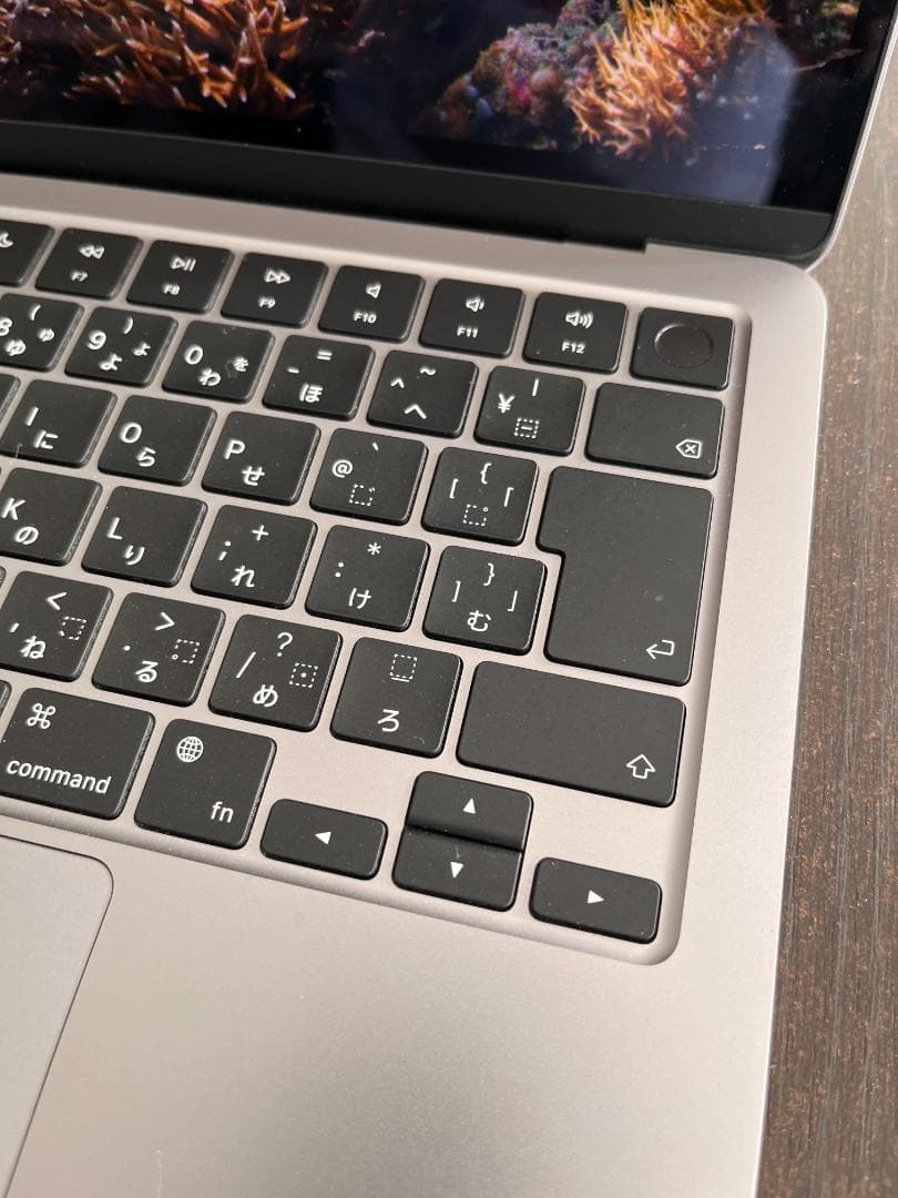 【極美品】M2チップ搭載MacBook Air - スペースグレイ