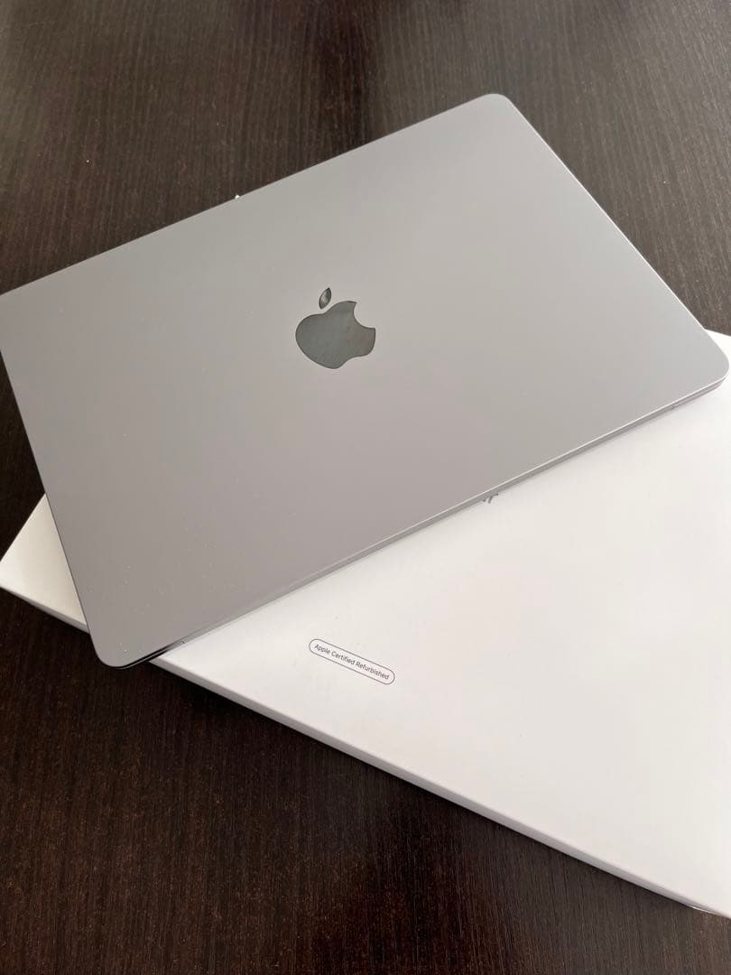 【極美品】M2チップ搭載MacBook Air - スペースグレイ