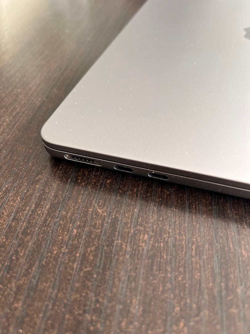 【極美品】M2チップ搭載MacBook Air - スペースグレイ