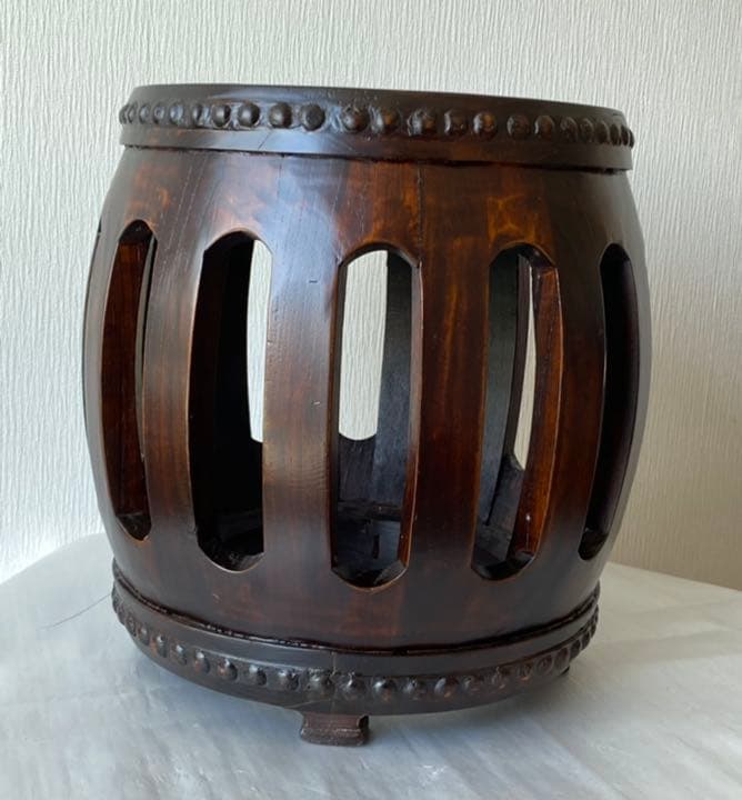 古民具　　アンティーク　古い木製椅子や花台になります