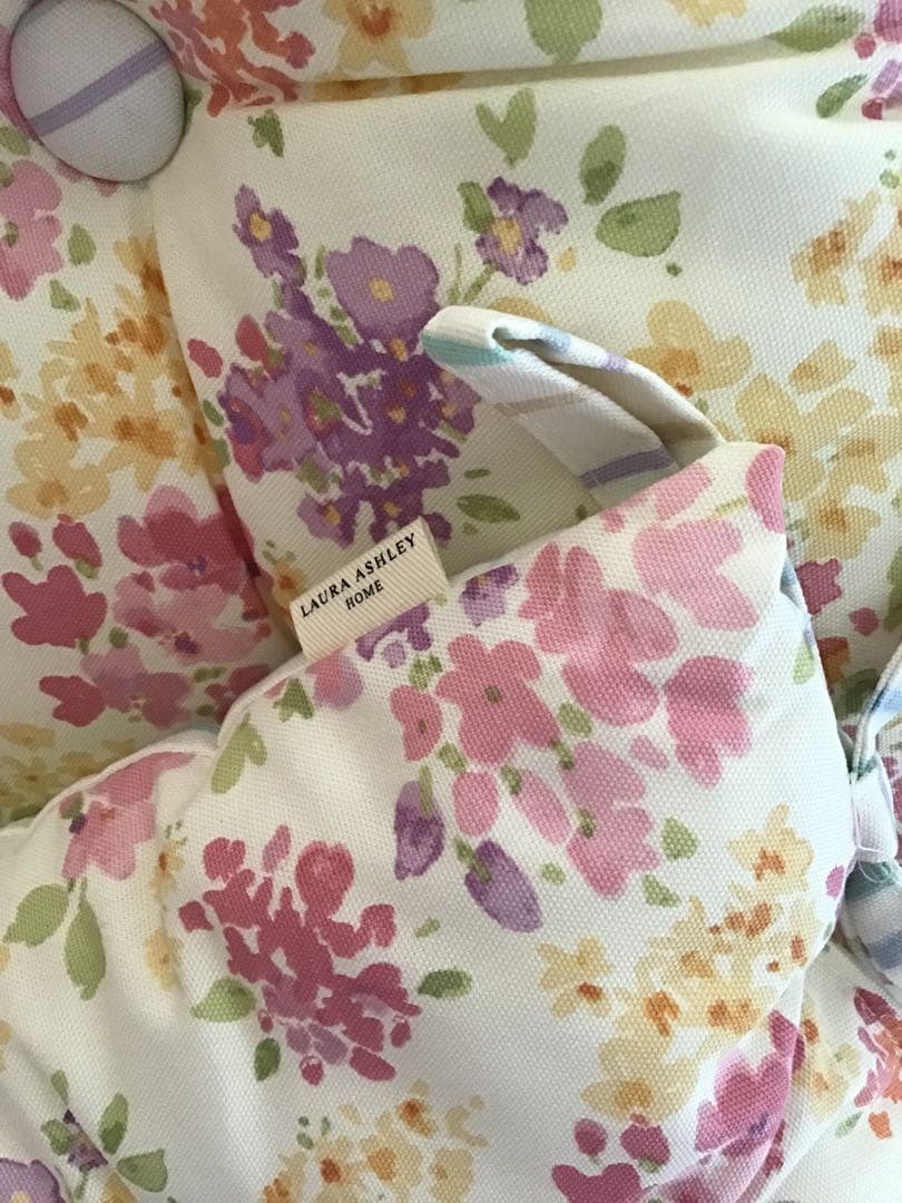 LAURA ASHLEY 花柄ストライプ　シートクッション　ローラアシュレイ