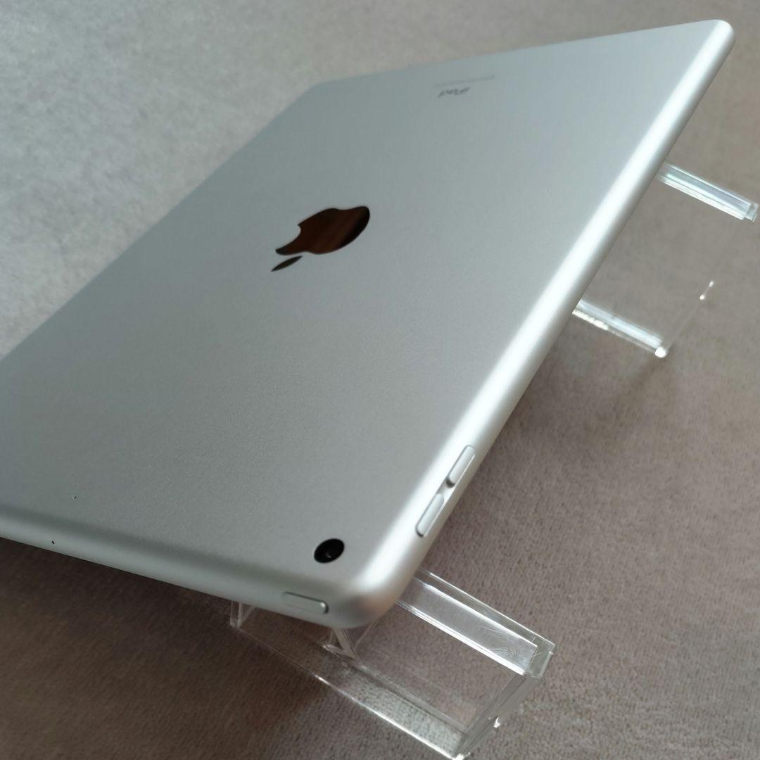 【美品】iPad 第8世代 32 GB Wi-Fi / シルバー