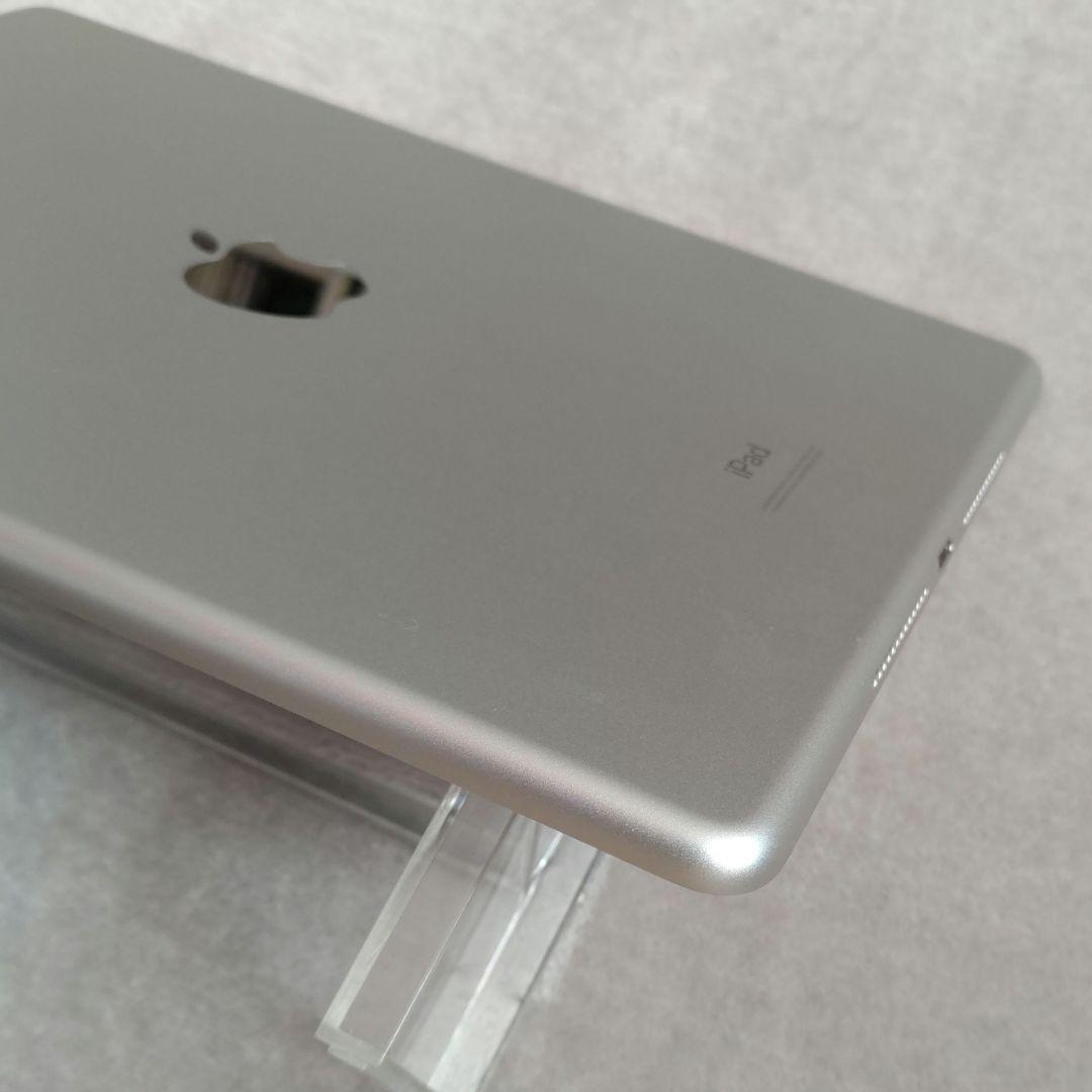 【美品】iPad 第8世代 32 GB Wi-Fi / シルバー