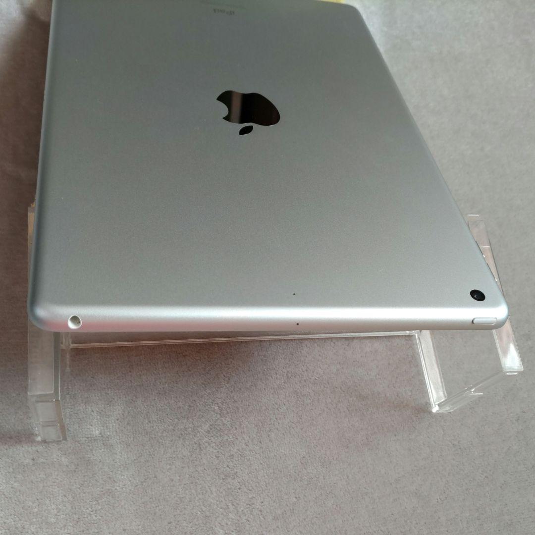 【美品】iPad 第8世代 32 GB Wi-Fi / シルバー