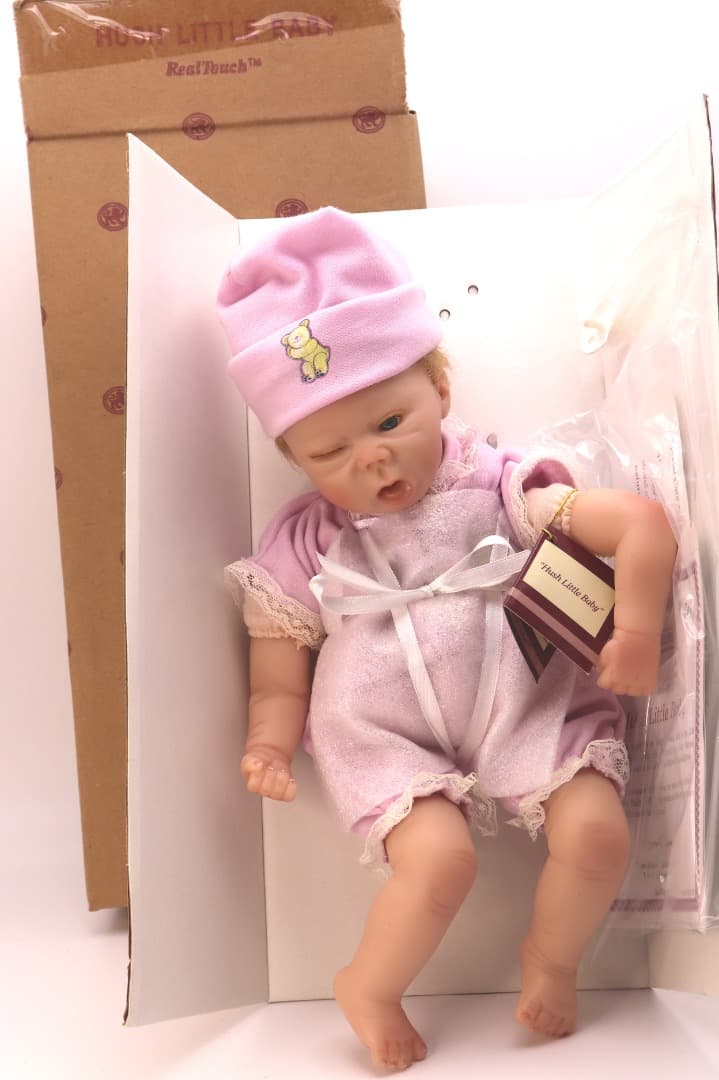 HUSH LITTLE BABY ピンクのベビードール人形 27cm