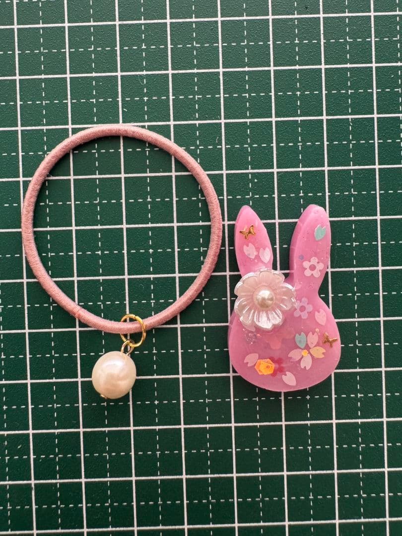 リリィ様お取り置き№4058 うさぎ型レジンヘアゴム