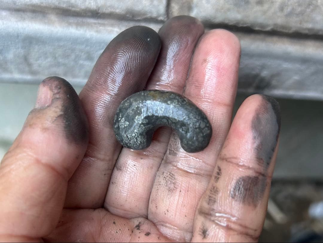 青森県産　銀花石勾玉　錦石