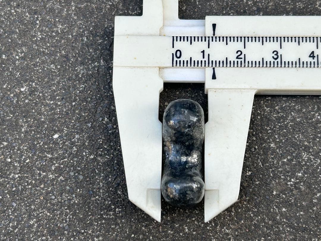 青森県産　銀花石勾玉　錦石