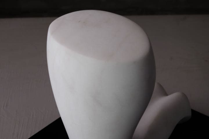 冨田憲二作 白大理石彫刻 裸婦像 石彫り アート 古美術 古道具 レトロ モダン