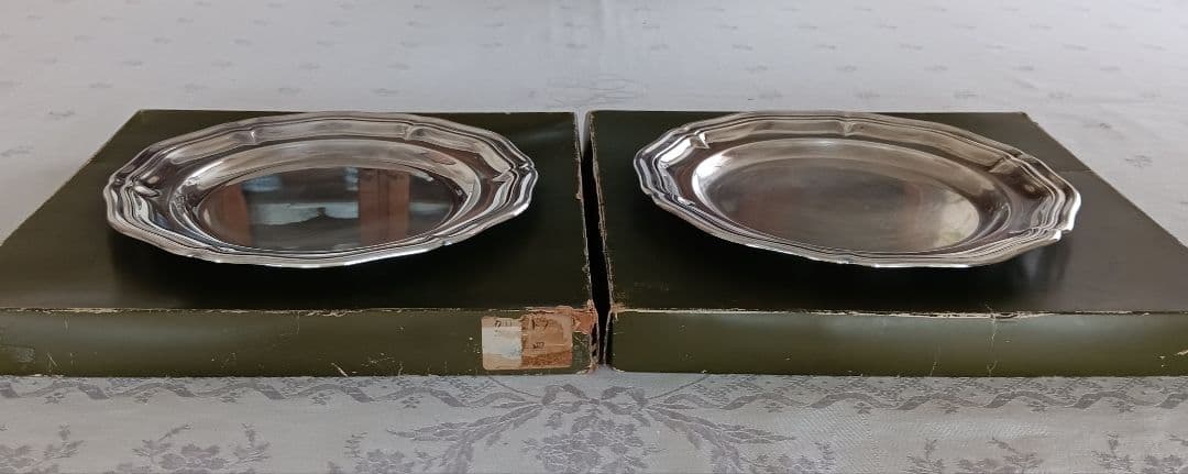 クリストフルシルバー花型22cmプレート ２枚