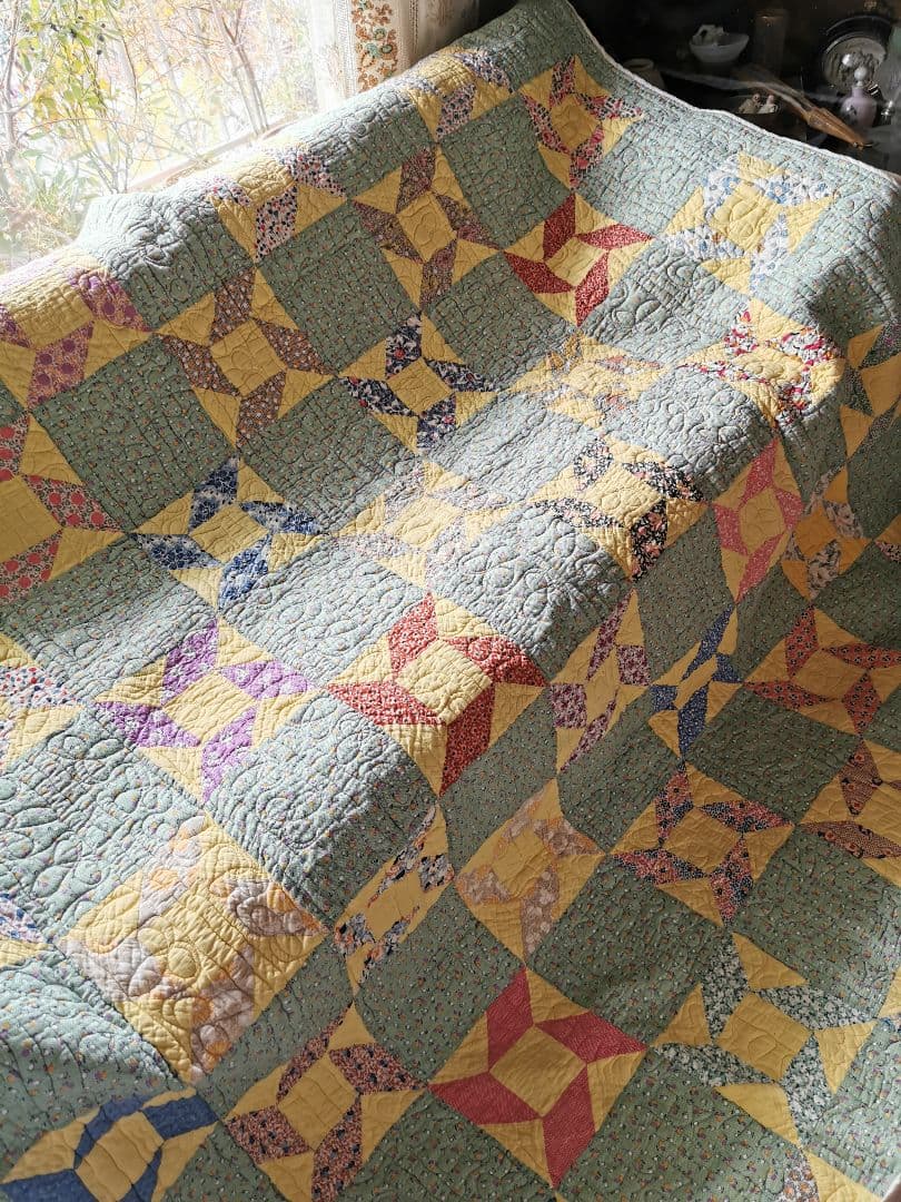 アンティーク 中綿入り手縫い超大判キルト パッチワーク更紗フィードサック 葉刺繍