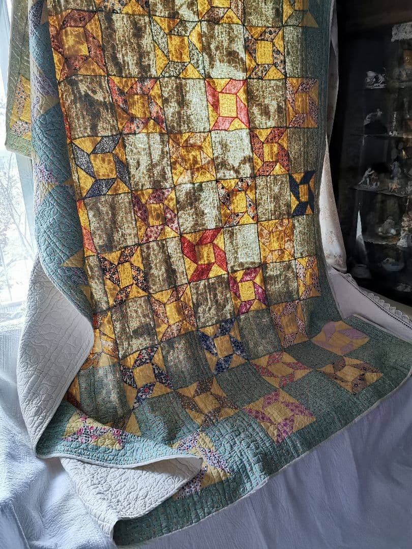 アンティーク 中綿入り手縫い超大判キルト パッチワーク更紗フィードサック 葉刺繍