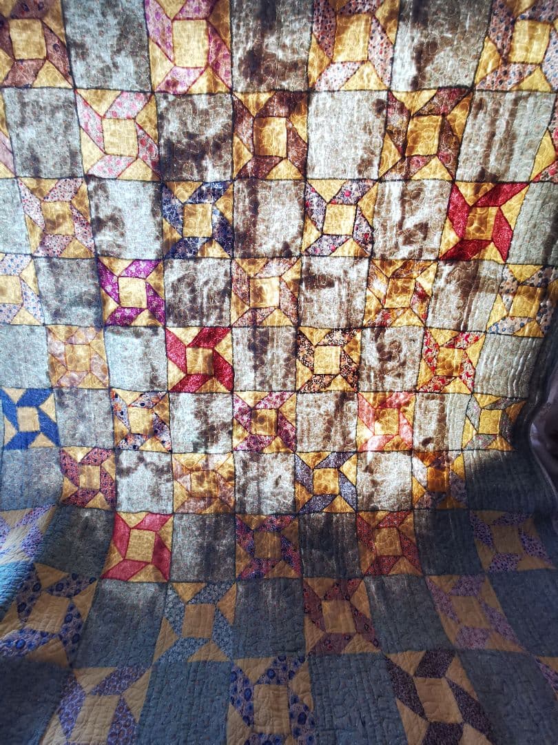 アンティーク 中綿入り手縫い超大判キルト パッチワーク更紗フィードサック 葉刺繍